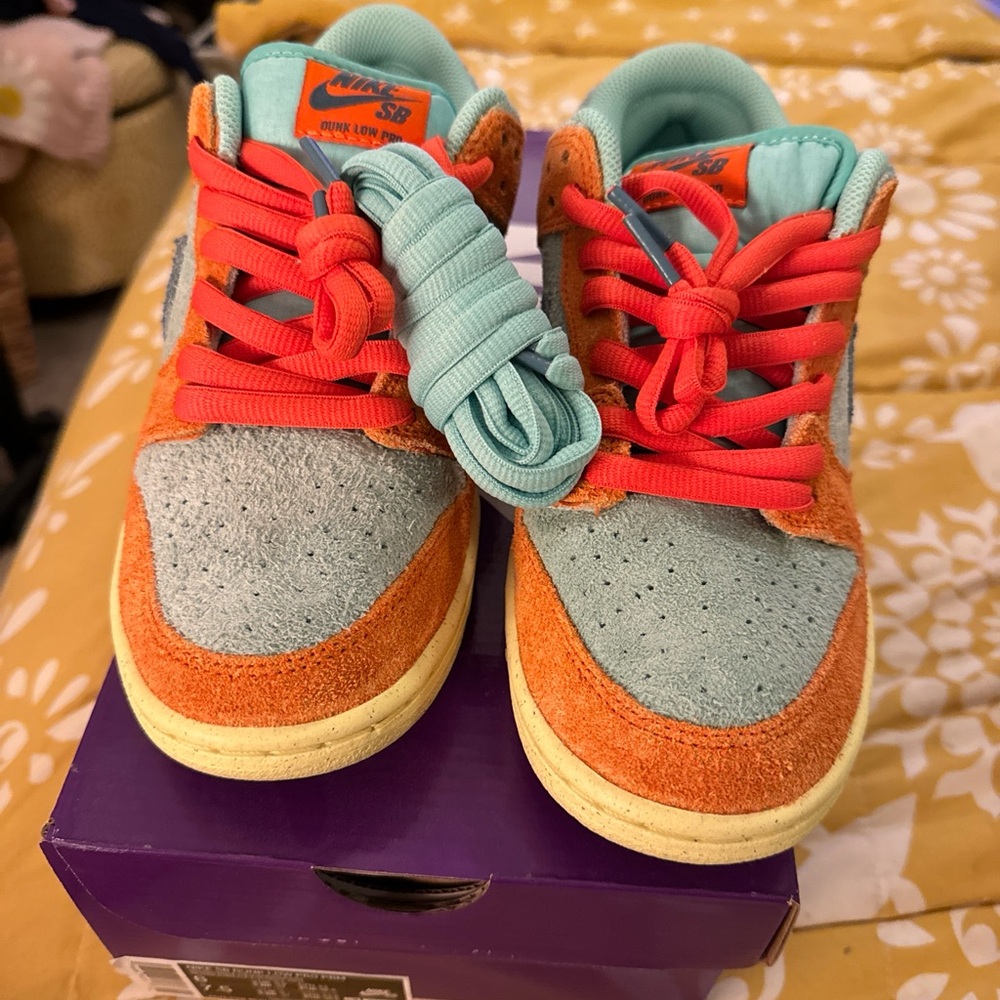 Nike sb dunk low orange emerald rise new in box